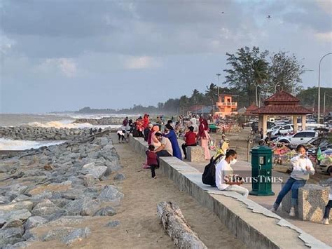 Crowds return to Kelantan beaches under CMCO | New Straits Times | Malaysia General Business ...