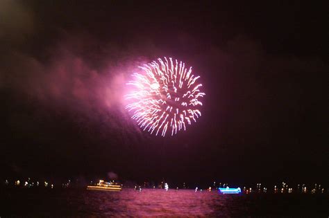 KemahBoardwalk25 | Kemah Boardwalk fireworks display over Ga… | Flickr