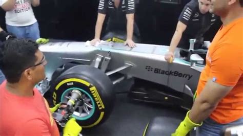 Changing a Formula 1 Tire at the Petronas Pit Stop Challenge (Video 1 ...