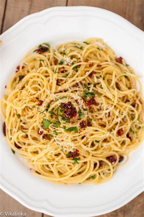 Spaghetti alla Siciliana (spaghetti with sun-dried tomatoes, garlic and parsley) | Recipes ...