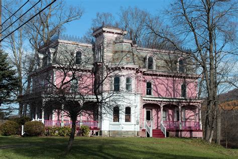 Giant Pink House - a photo on Flickriver