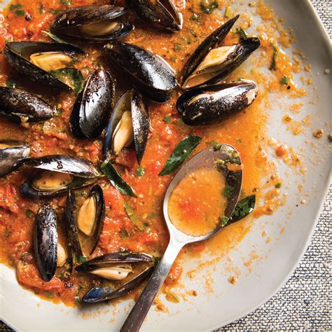 Mussels in Light Broth recipe | Epicurious.com