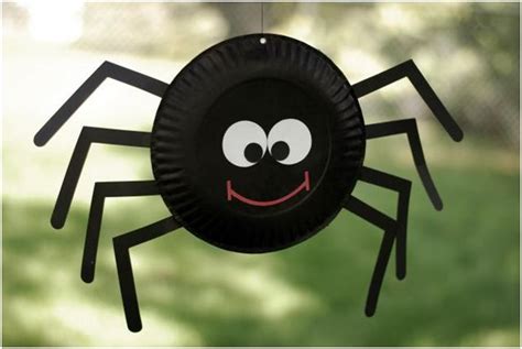 Turn a paper plate into a friendly spider to decorate for Halloween ...