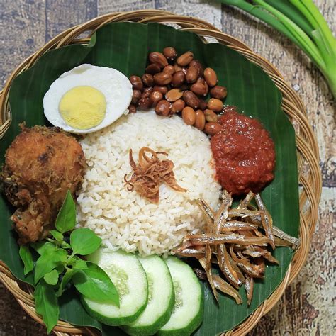 Nasi Lemak Lengkap Istimewa khas Melayu - Resep | ResepKoki