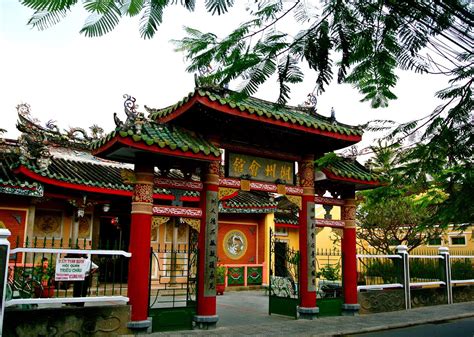 One of the many temples in Hoi An (Vietnam) Photo: Monique Rasmussen Hoi An, Monique, Temples ...