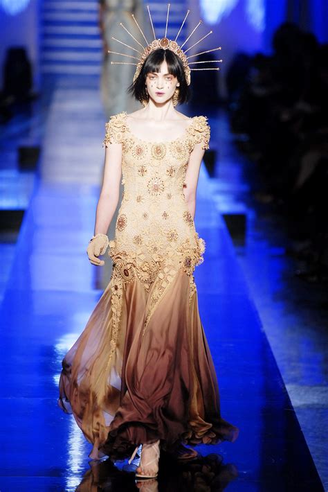 Jean Paul Gaultier Spring 2007 Couture Collection - Vogue | Idee di moda, Vestiti, Di moda