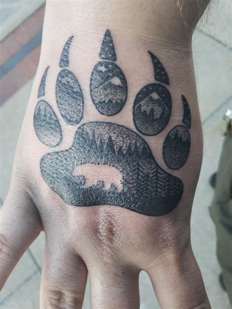 Bear paw done by Sean at meraki tattoo in crystal city missouri : r/tattoos