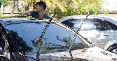 How to Clean Windshield Wipers - Nerdynaut