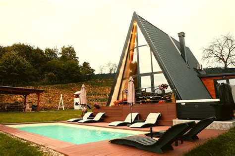 Dazzling Modern A-Frame Cabin Design Idea | MODERN TINY CABINS