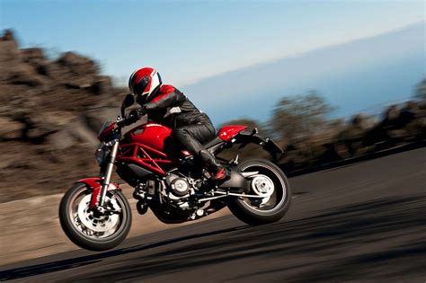 Ducati Monster 1100 EVO Photos and Video - Asphalt & Rubber