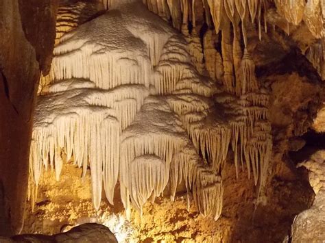 All About Flowstone and How Flowstone is Formed - World of Caves