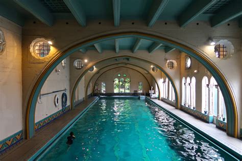 Wade Into the Way-Back With These Historic Swimming Pools | Cheapism.com