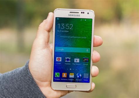 Samsung Galaxy Alpha review: "bar of gold!"