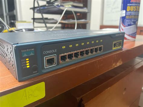 cisco catalyst 2960 8 ports does not give signal on the console and not ...