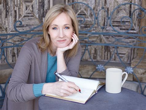 J.K. Rowling presenta su nueva saga de aventuras conectadas con Harry ...