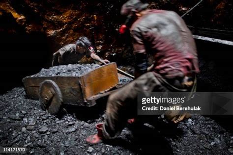 184 Coal Workers In Jaintia Hills India Stock Photos, High-Res Pictures ...