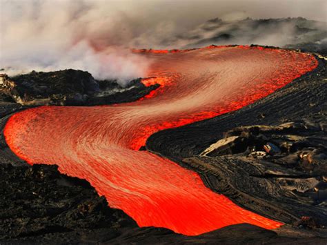 Dramatic lava flow in Hawaii - Photo 1 - CBS News