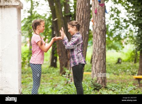 Clapping game girls hi-res stock photography and images - Alamy