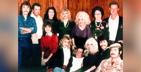 Dolly Parton Has 11 Siblings: Learn About All Of Her Brothers & Sisters