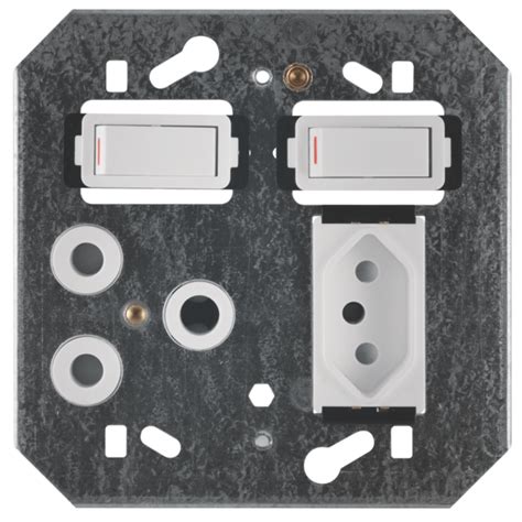 CRABTREE CLASSIC 16A COMBO SOCKET + YOKE 4X4 – Dynamic Distributors