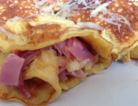 Grabbing life by the kettlebells...: Cheese & Ham Pancakes....