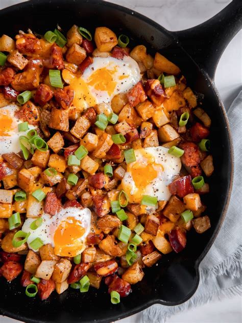 This breakfast skillet with super flavorful chorizo, crispy potatoes ...