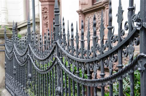 32 Elegant Wrought Iron Fence Ideas and Designs - Décoration de la maison