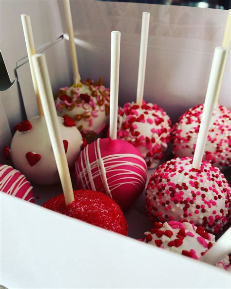 Valentines Day cake pops!💞 in 2023 | Cake pop decorating, Valentine ...