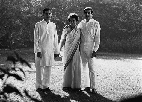 Rajiv Gandhi Death Anniversary: Family Tree And Rare Photos of Late ...