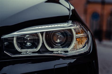 How to Pick the Best Replacement Headlights | Capital One Auto Navigator