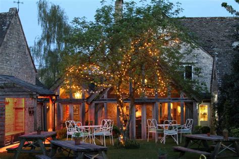 The Swan Inn - Swinbrook, Oxfordshire – CELLOPHANELAND*