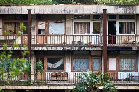 Edificios De Departamentos Abandonados Foto de archivo - Imagen de ...