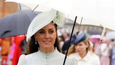 Kate Middleton and Prince William brave the rain to attend Buckingham ...