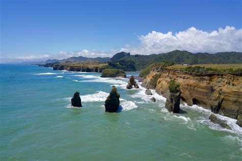 The "Three Sisters", near Tongaparutu. (The northern Taranaki coast was beautiful today!) : r ...