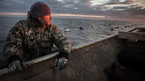 Diver Duck Hunting on Green Bay, Lake Michigan - YouTube