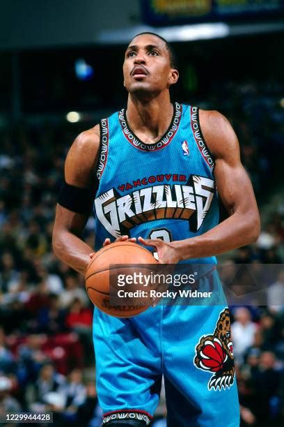 831 Vancouver Grizzlies 90s Stock Photos, High-Res Pictures, and Images ...