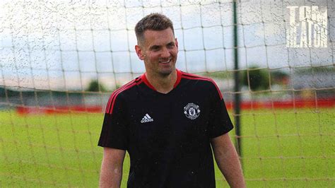 Tom Heaton exclusive interview on re-signing for Man Utd | Manchester ...