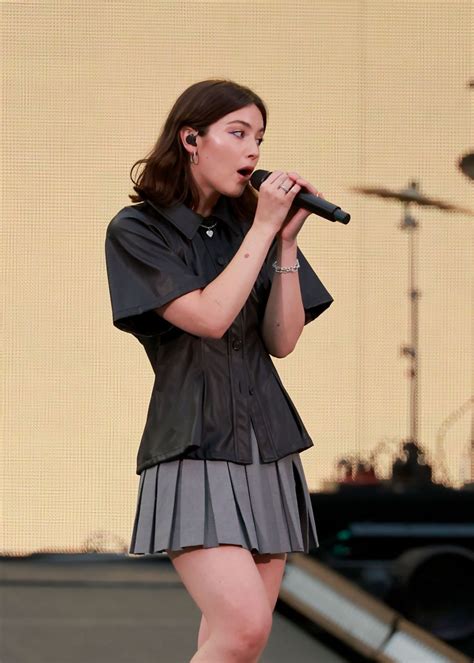 GRACIE ABRAMS Performs at Taylor Swift’s The Eras Tour in Los Angeles ...