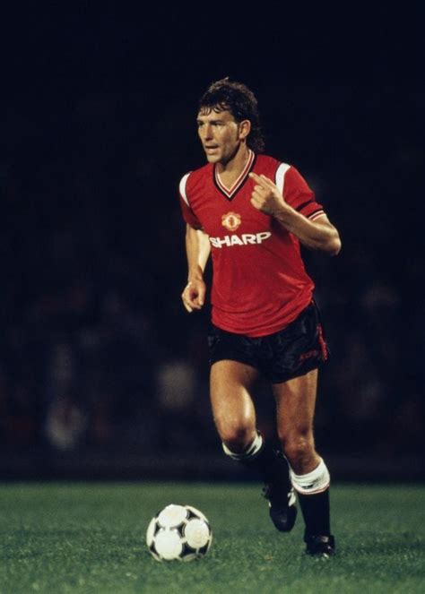 1000+ images about Bryan Robson (ENG) on Pinterest | Bryan robson, Manchester united and Captain ...