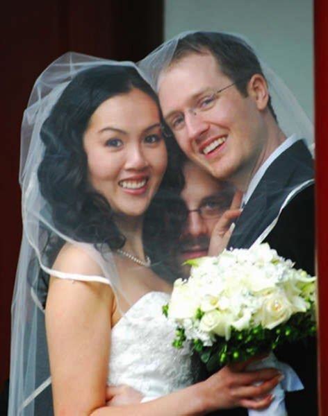 The 29 Best Wedding Photobombs Ever