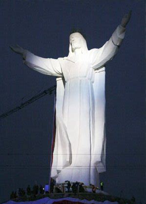 ASIA : INDIA : TALLEST STATUE OF JESUS UNVEILED AT COLLEGE