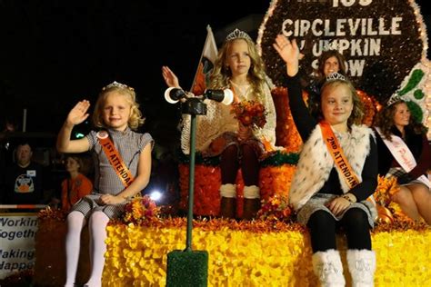 Circleville Pumpkin Show Parade 2024 - Sari Winnah