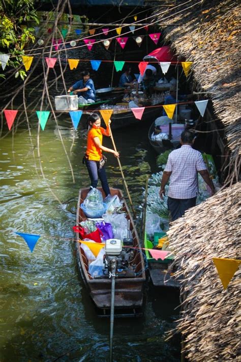 10 Best Bangkok Floating Markets To Visit!