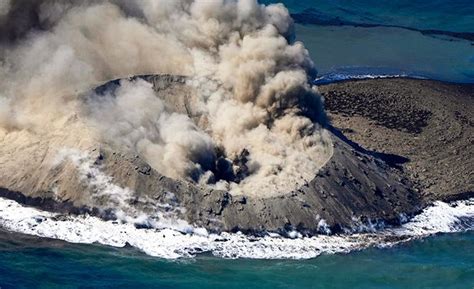 Violent eruptions still continuing off the coast of Iwoto island | The ...