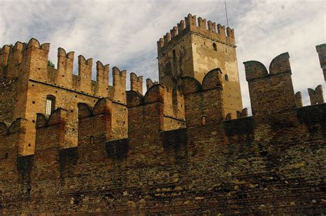 Italia - Verona - Castillo de Castelvecchio Turret, Tower Bridge, Verona, Castle, Landmarks ...