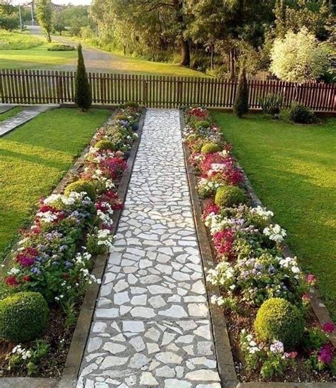 8 x Simple Garden Path Ideas