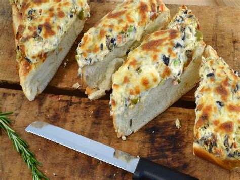 Cheesy Olive Bread | French Loaf Recipe | Rada Cutlery