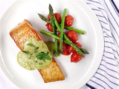Freshly made fitness meals delivered Sydney | Salmon with creamy pesto