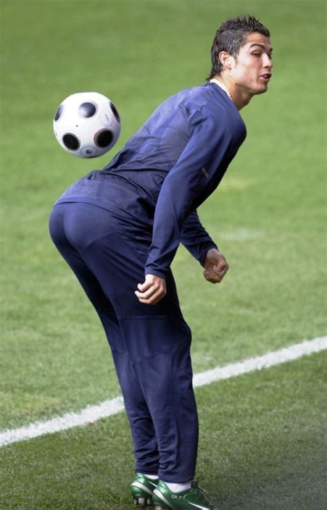 Yes, even the world´s highest paid soccer player and fashion icon Mr. Ronaldo has his weird ...