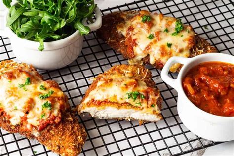 Homemade chicken parmigiana recipe | Food Voyageur